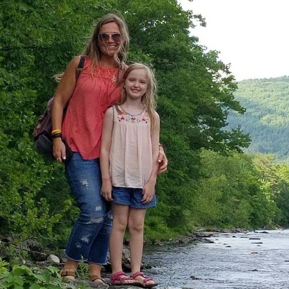 Meet your Posher, Jennifer - Picture 1 of 1